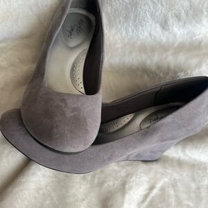 Dexflex Comfort Taupe Suede Wedge Pumps